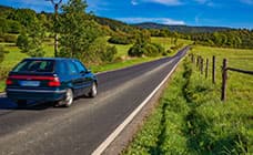  10年落ちの車でも査定を受けられる？高く売るためのコツを紹介